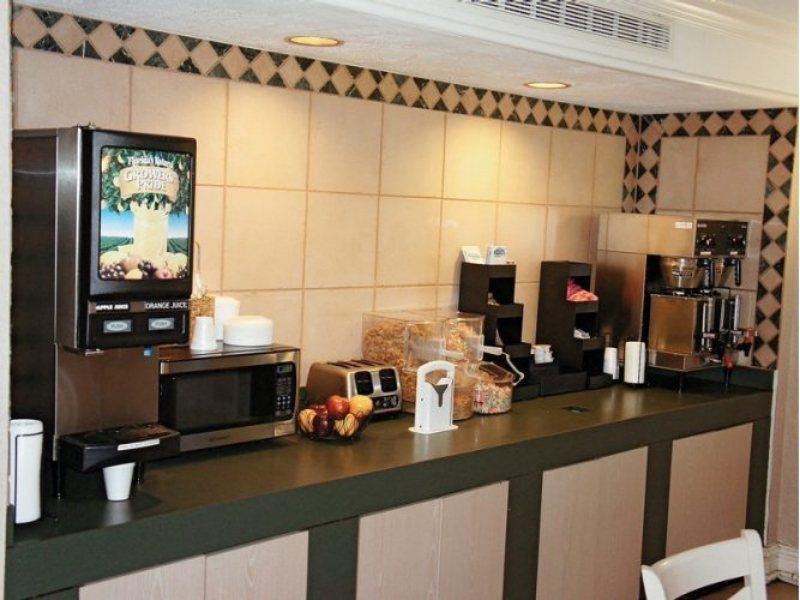 فندق كواليتي إن آند سويتس نورث تشارليستون المظهر الخارجي الصورة